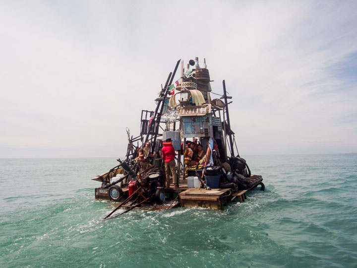 «Плавающие города Серениссимы»: круиз художников на плотах мусорного флота - 1