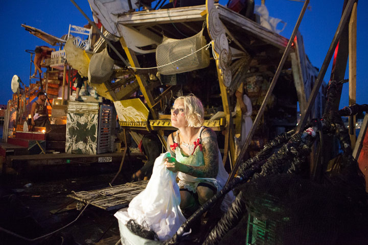 «Плавающие города Серениссимы»: круиз художников на плотах мусорного флота - 26
