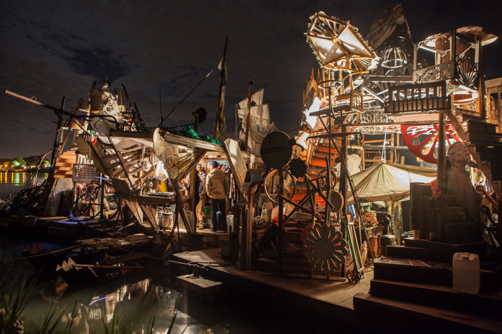 «Плавающие города Серениссимы»: круиз художников на плотах мусорного флота - 12
