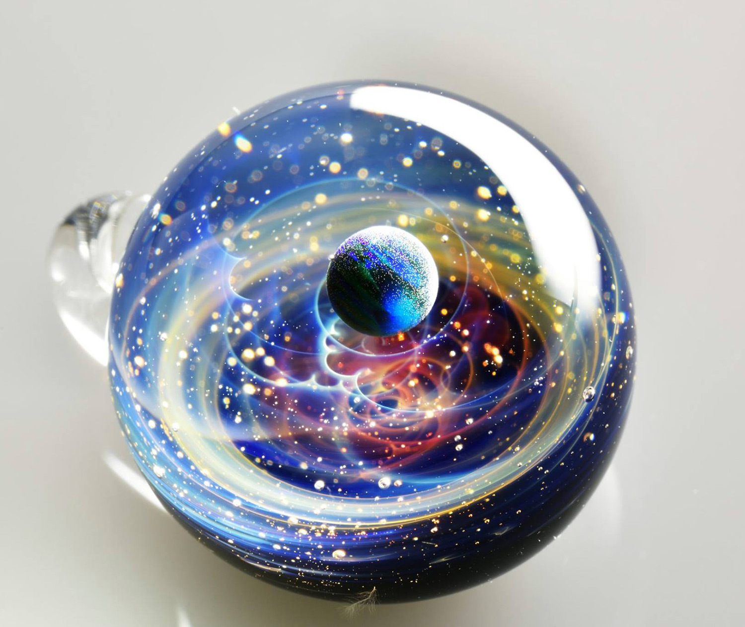 Космос в стеклянных кулонах Сатоши Томизу-1