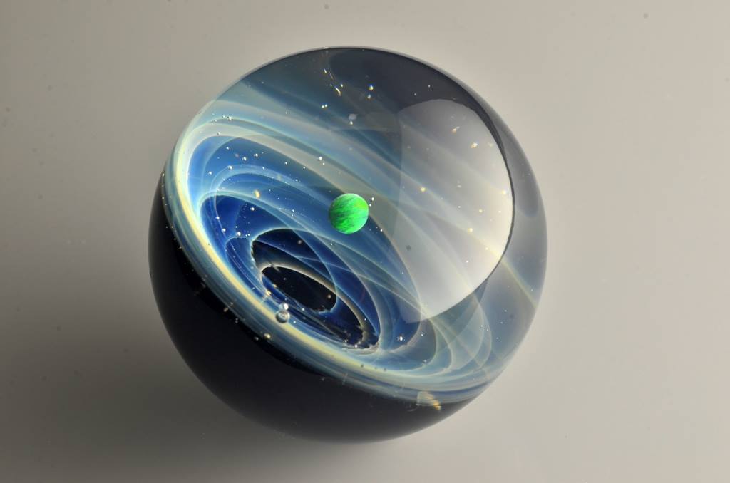 Космос в стеклянных кулонах Сатоши Томизу-11