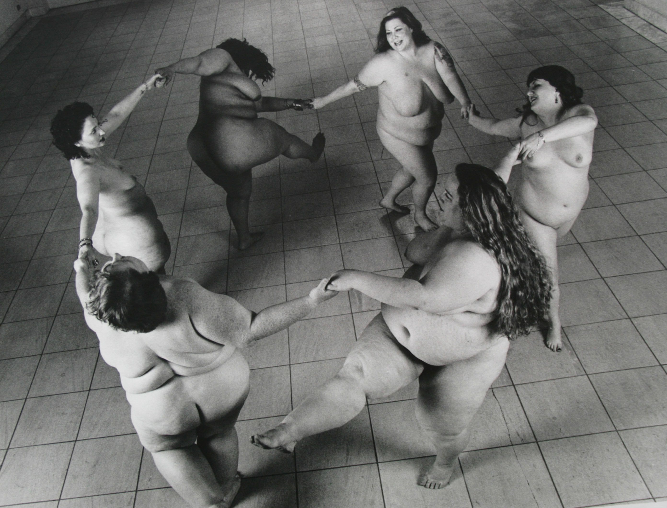 Леонард Нимой отстаивал полных женщин через фотографии ню - 11