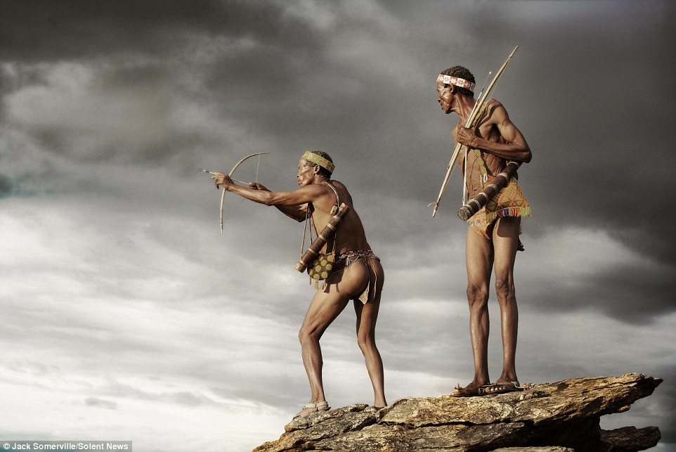 Охотники из древнего племени не боятся диких гепардов - фотограф Джек Сомервилль - 9