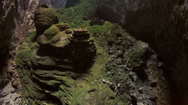 Скрытый мир самой крупной пещеры в мире - видео с дрона - 1