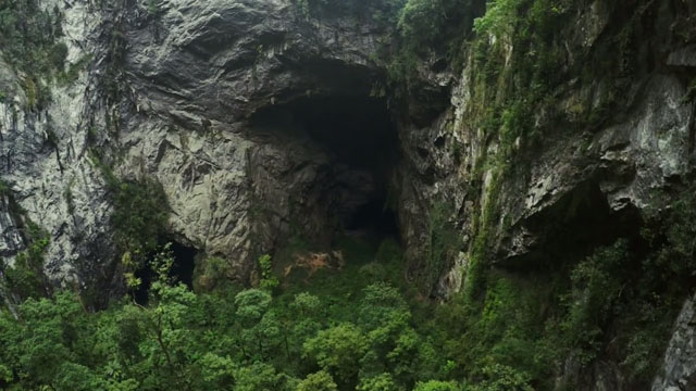 Скрытый мир самой крупной пещеры в мире - видео с дрона - 5