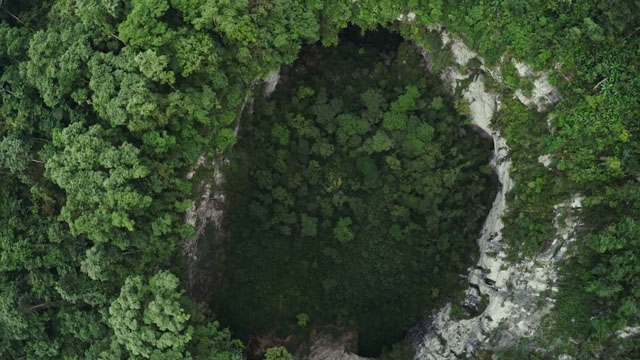 Скрытый мир самой крупной пещеры в мире - видео с дрона - 7
