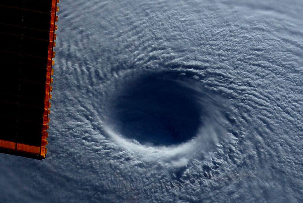 Cупертайфун «Майсак» - фото из космоса - 6