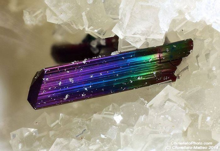 1.8 мм многоцветный кристалл рутила
