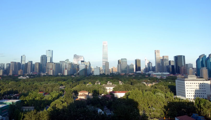 В Пекине приостановили работу заводов и автомобильное движение, чтобы показать жителям чистое небо-11