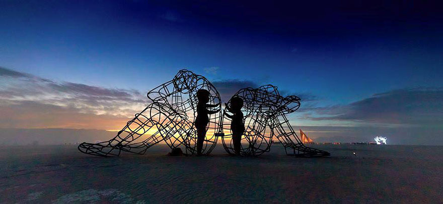 «Любовь» украинского скульптора на фестивале «Burning Man»-2