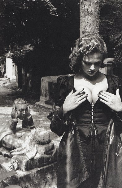 Тайна женственности в эротичных фотографиях Эллен фон Унверт