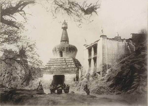 Эти фотографии стали первыми фотографическими изображениями Тибета