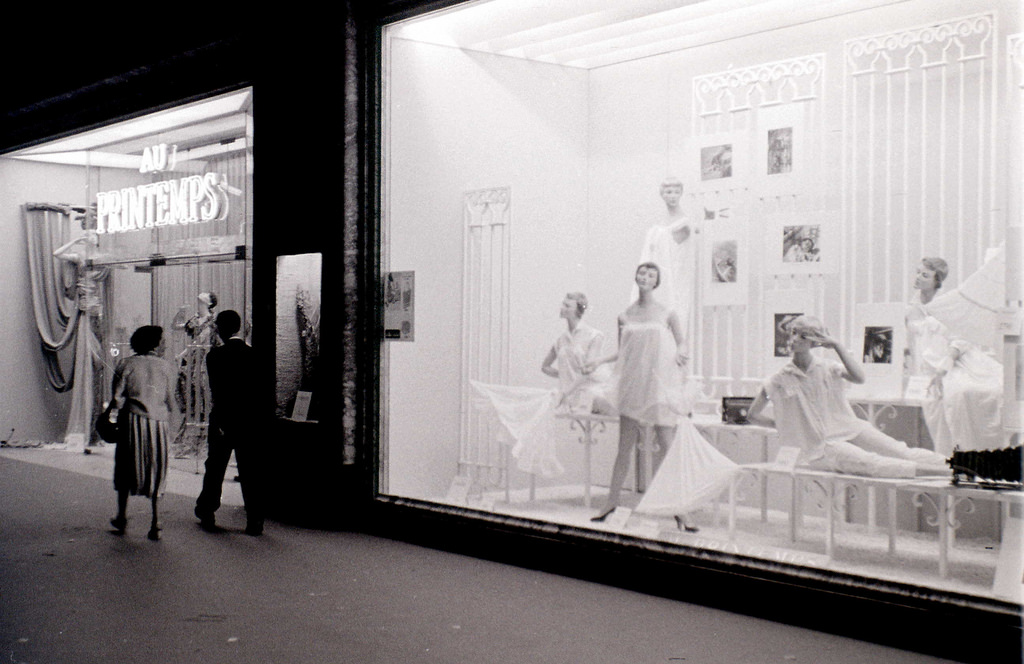 На экскурсию в Париж: столица Франции в объективе фотографа-любителя в 1955 году 31