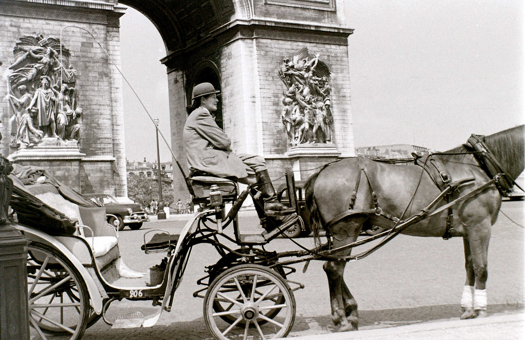 На экскурсию в Париж: столица Франции в объективе фотографа-любителя в 1955 году 34