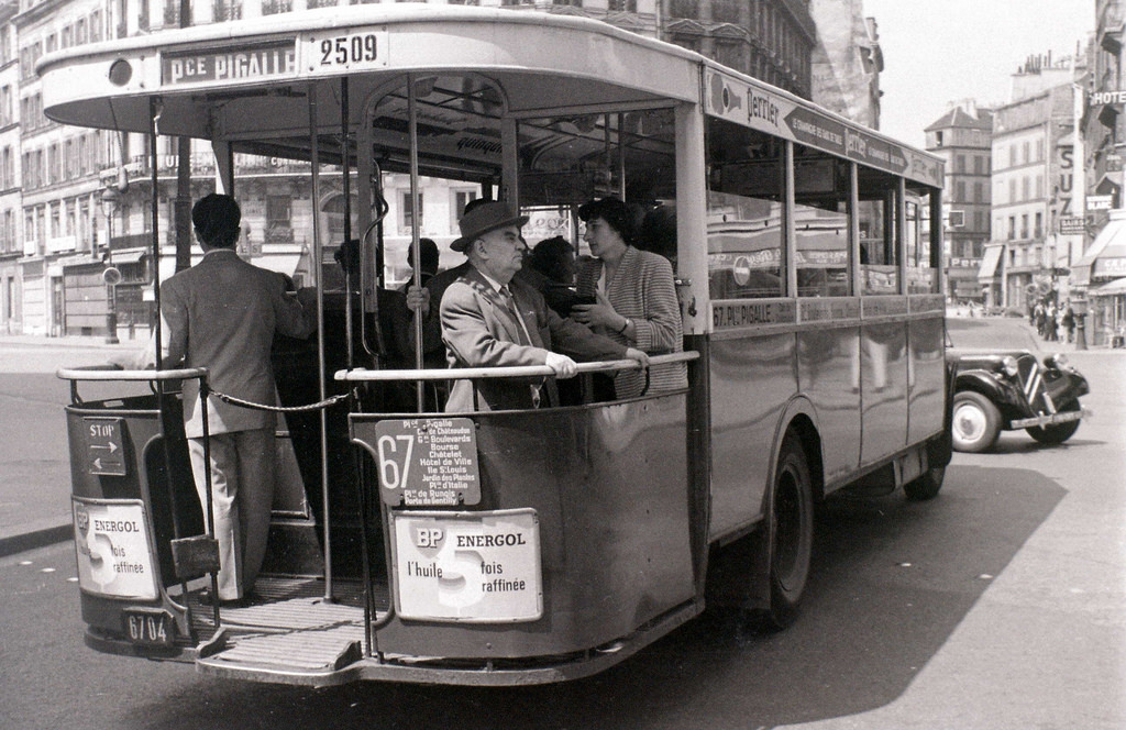 На экскурсию в Париж: столица Франции в объективе фотографа-любителя в 1955 году 35