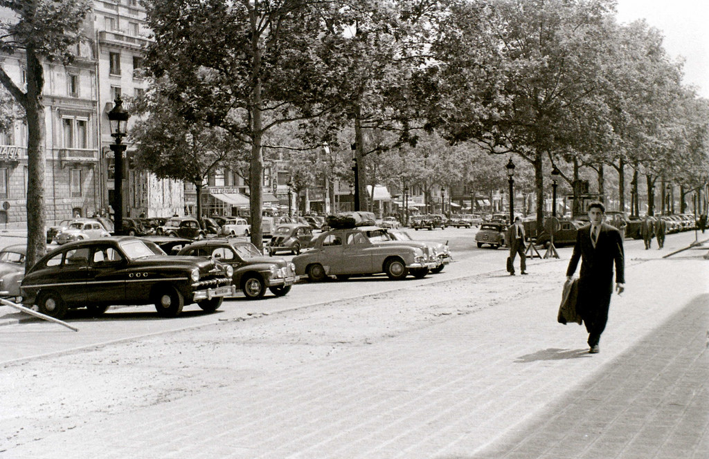 На экскурсию в Париж: столица Франции в объективе фотографа-любителя в 1955 году 41