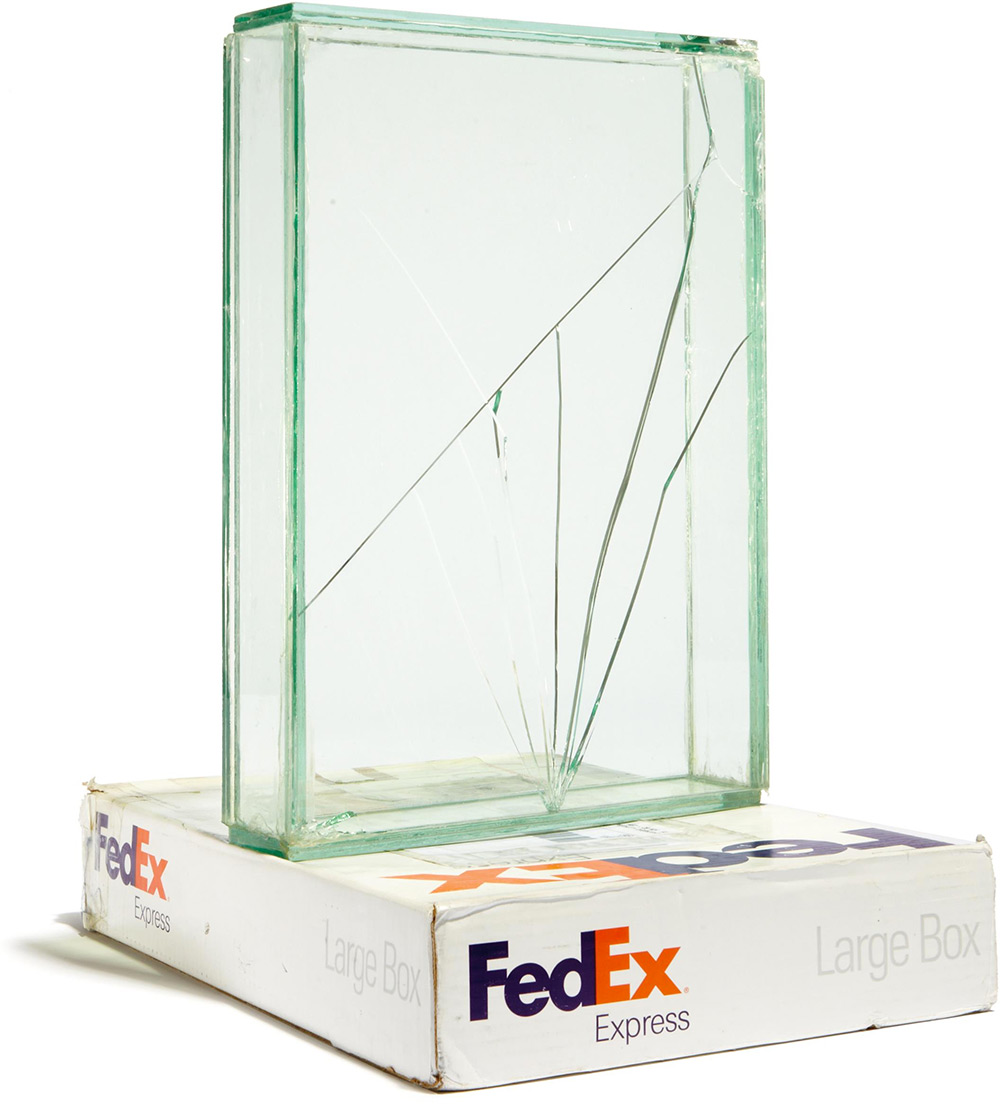 Битое стекло Уалида Бешти – современное искусство из коробок FedEx 1