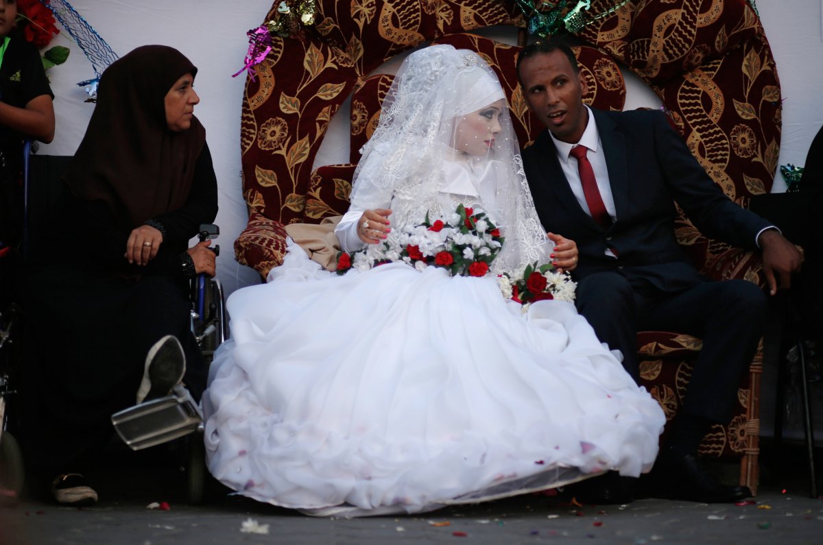 nevesty v svadebnyh platyah so vsego mira 15
