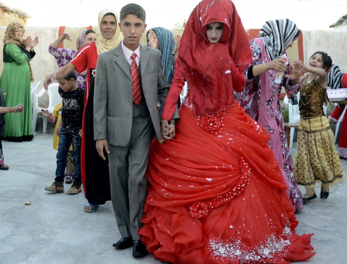 nevesty v svadebnyh platyah so vsego mira 24