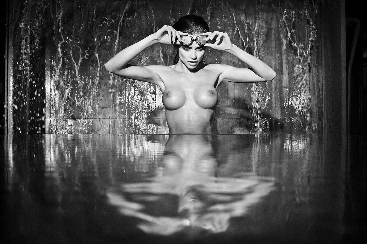 Динамичная красота в эротичных фотографиях Саймона Бродзиака 23