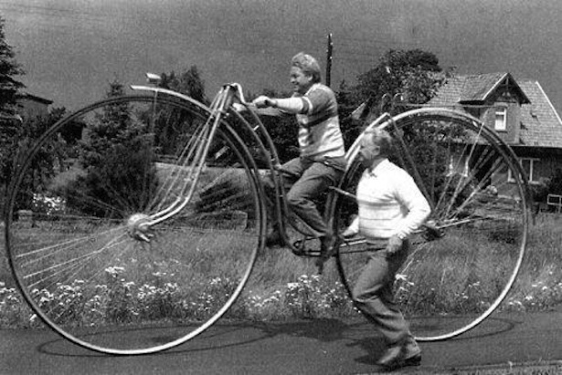 retro fotografii o strannyh velosipedah 20