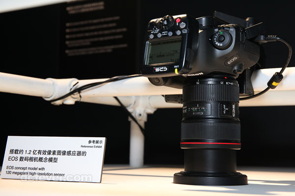 zerkalnyy fotoapparat Canon s 120 megapikselnym datchikom 3