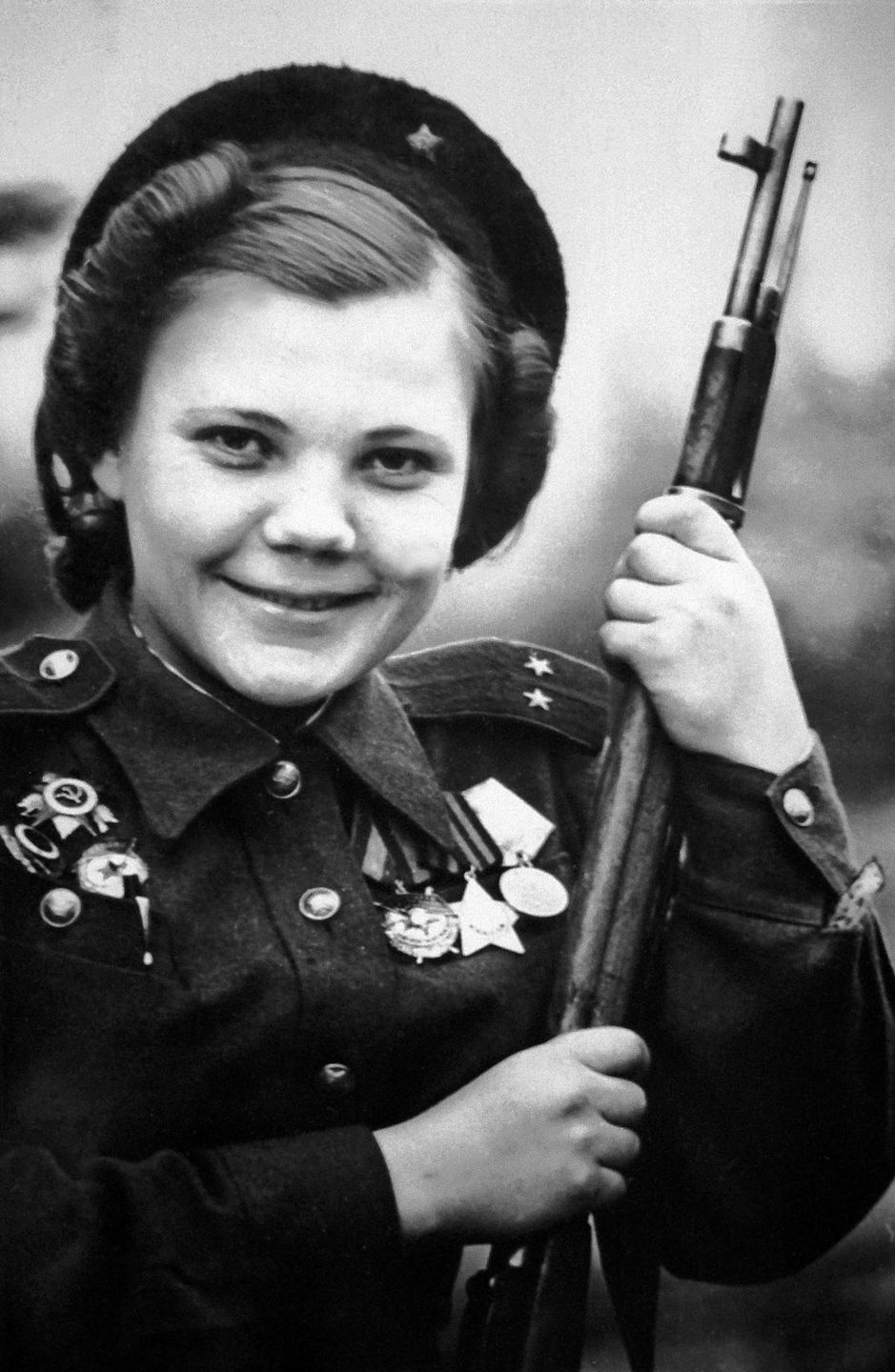 Советские женщины-снайперы  9