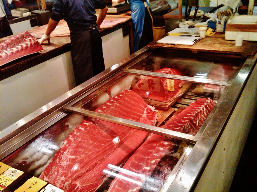 Рыбный рынок Цукидзи в Токио  19