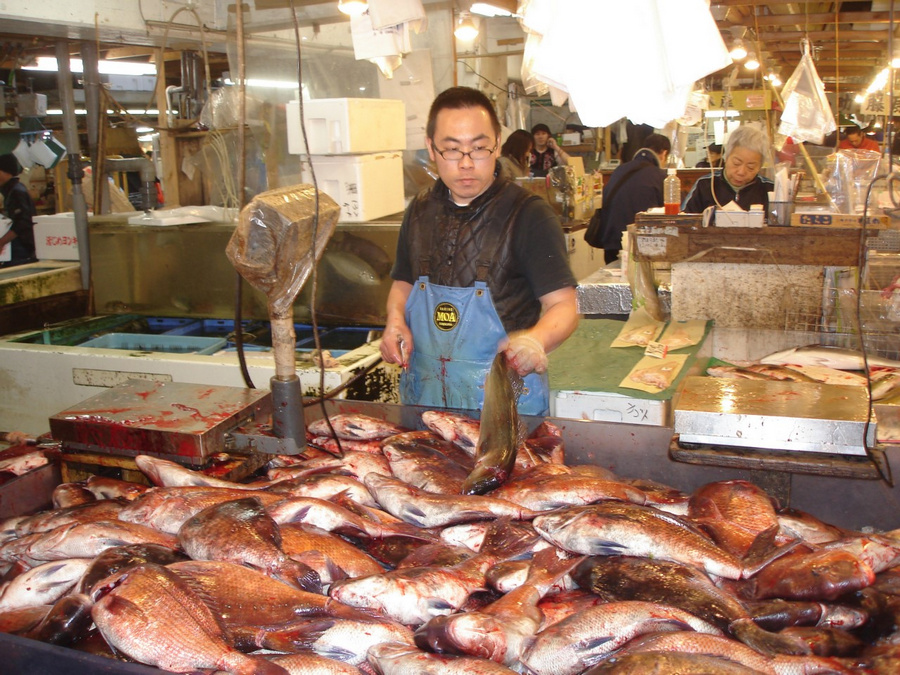 Рыбный рынок Цукидзи в Токио  22