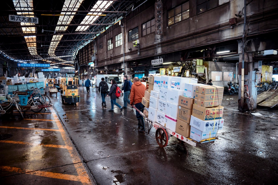Рыбный рынок Цукидзи в Токио  54