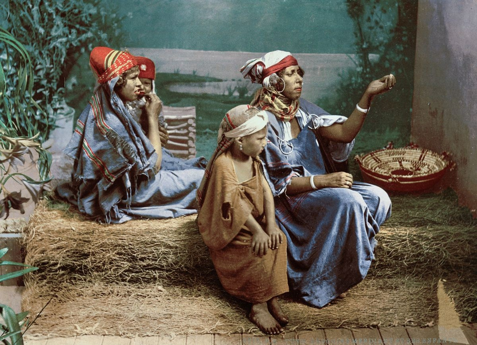 A family of Bedouin beggars Tunis