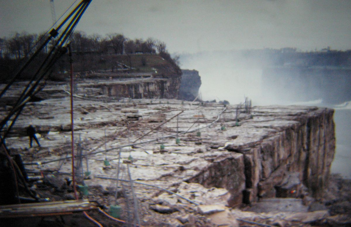 В 1969 году впервые осушили Ниагарский водопад 6