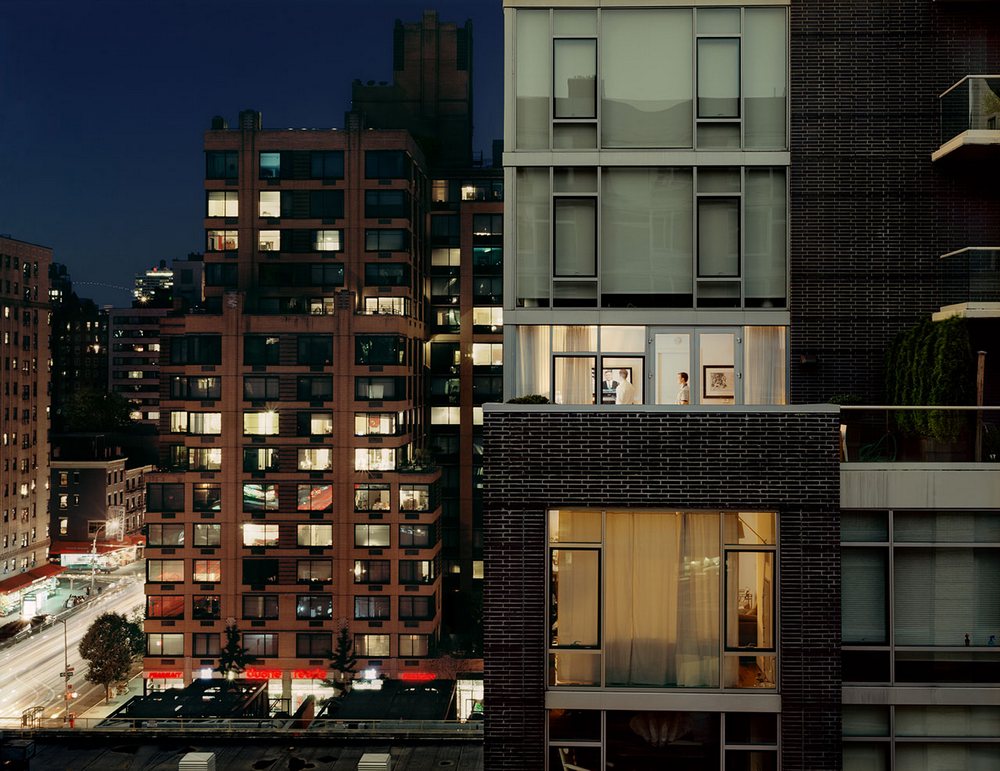 «Из моего окна»: фотограф Гейл Алберт-Халабан заглянула в окна жителей Нью-Йорка 15
