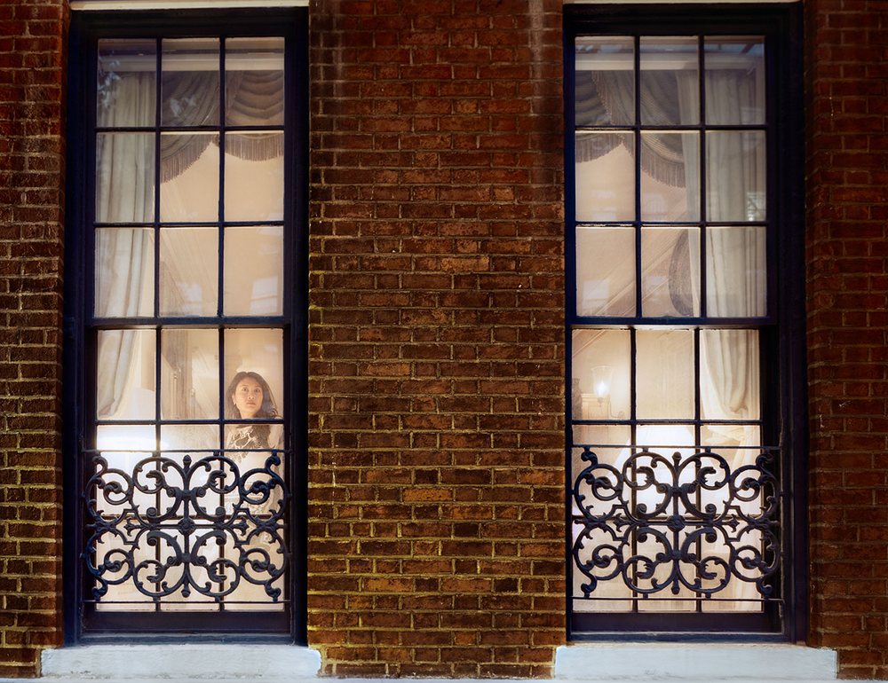 «Из моего окна»: фотограф Гейл Алберт-Халабан заглянула в окна жителей Нью-Йорка 18