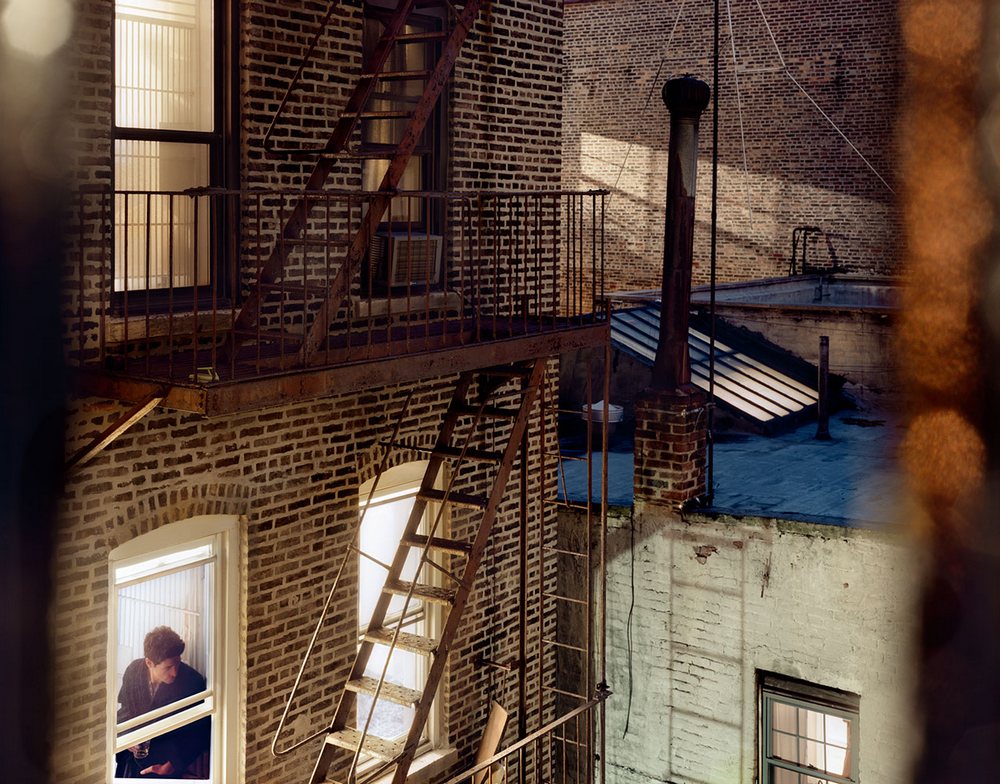 «Из моего окна»: фотограф Гейл Алберт-Халабан заглянула в окна жителей Нью-Йорка 20
