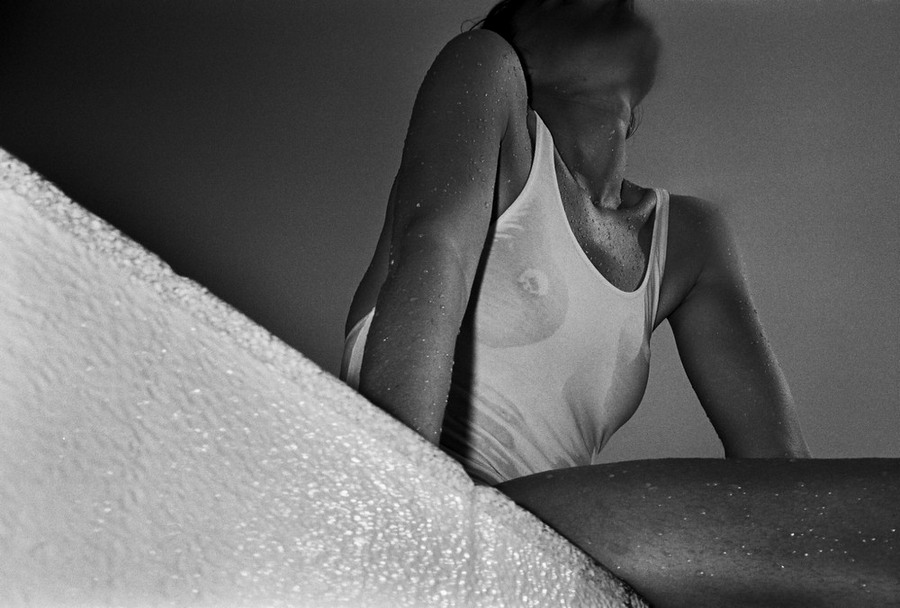 Парижское лето у бассейна. Горячие тела и интересные ракурсы в фотографиях Жиля Ригуле (1985) 12