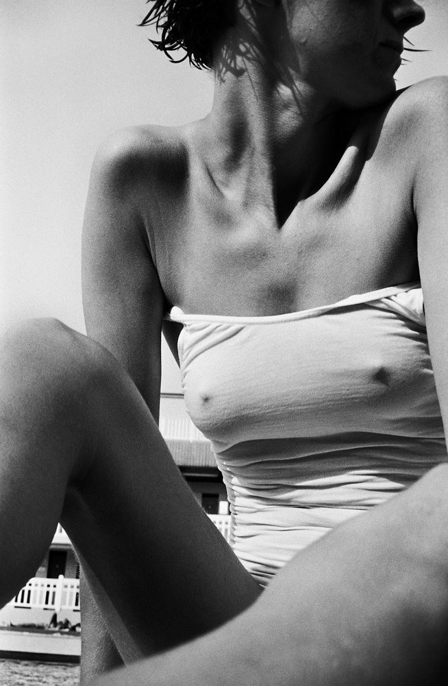 Парижское лето у бассейна. Горячие тела и интересные ракурсы в фотографиях Жиля Ригуле (1985) 13