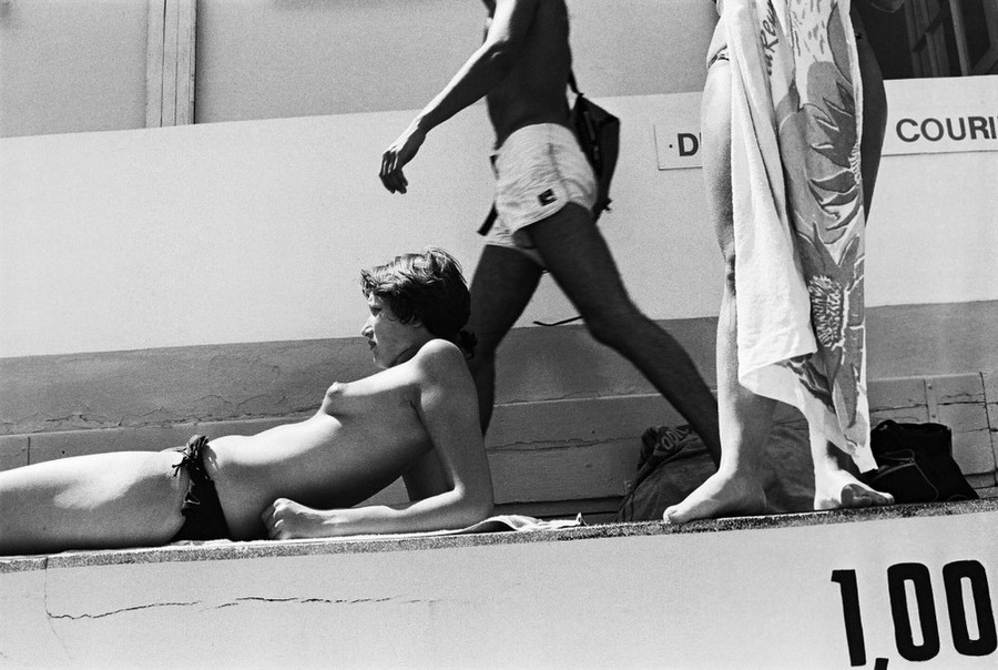Парижское лето у бассейна. Горячие тела и интересные ракурсы в фотографиях Жиля Ригуле (1985) 18