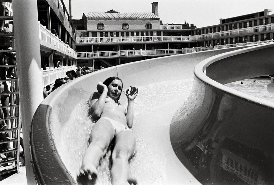 Парижское лето у бассейна. Горячие тела и интересные ракурсы в фотографиях Жиля Ригуле (1985) 24