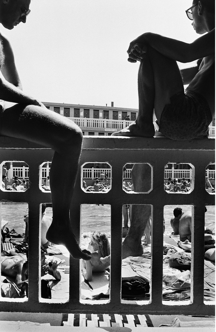 Парижское лето у бассейна. Горячие тела и интересные ракурсы в фотографиях Жиля Ригуле (1985) 27