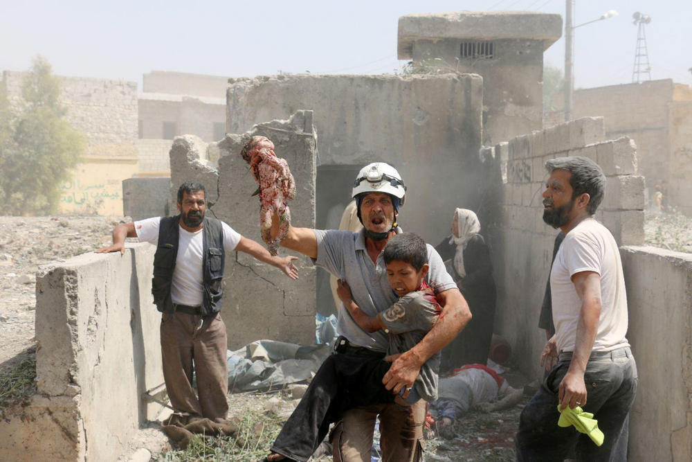 Спасаясь от завалов, Алеппо, Сирия - 2