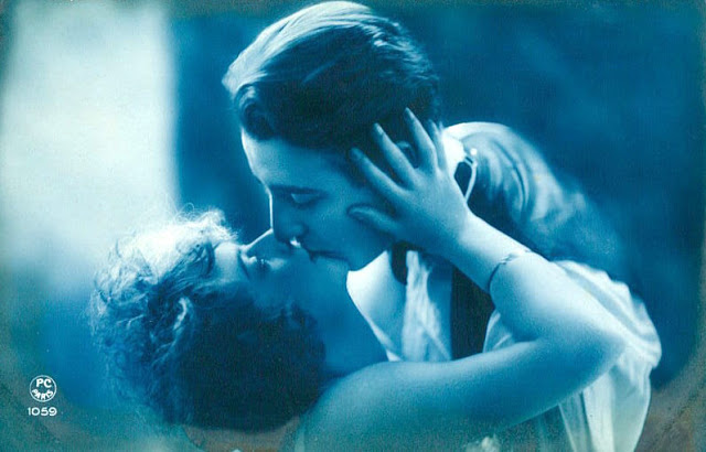 Французские открытки, в которых показано, как романтично целовались в 1920-е годы 41