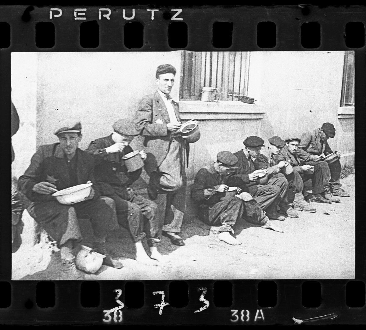 Хроника жизни Лодзинского гетто в фотографиях Генрика Росса  18