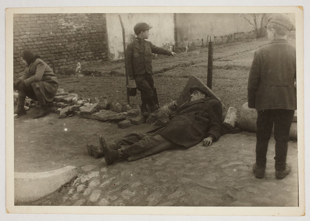 Хроника жизни Лодзинского гетто в фотографиях Генрика Росса  19