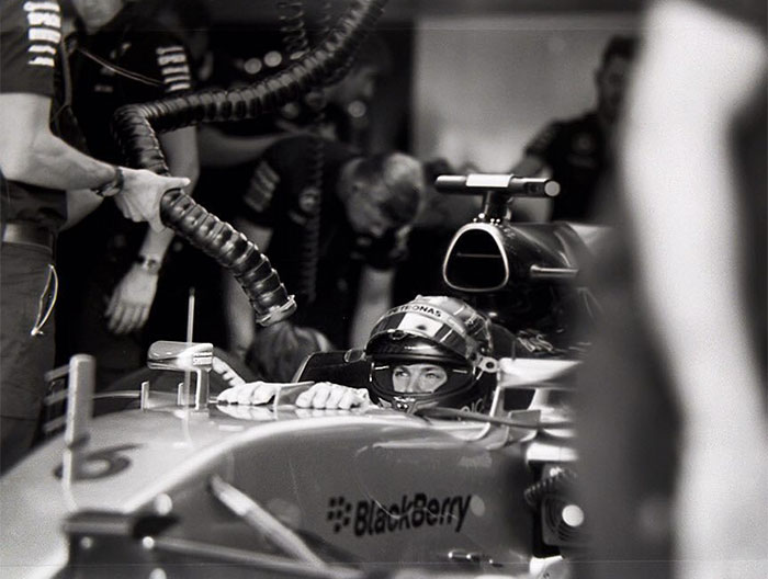 Фотограф Джошуа Пол снимает «Формулу-1» на фотоаппарат, выпущенный в 1913 году 26