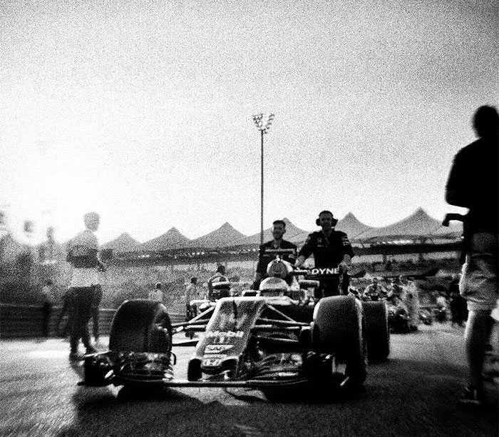 Фотограф Джошуа Пол снимает «Формулу-1» на фотоаппарат, выпущенный в 1913 году 34