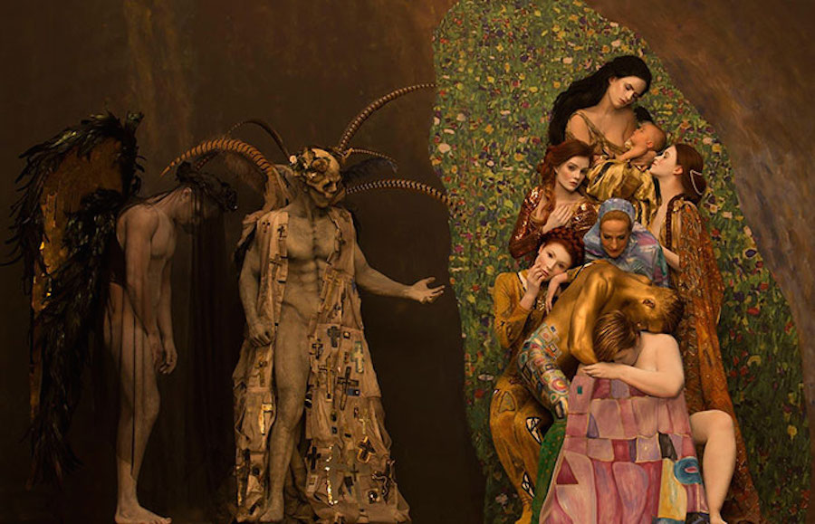 Фотограф Инге Прадер воссоздала золотые картины Густава Климта 10