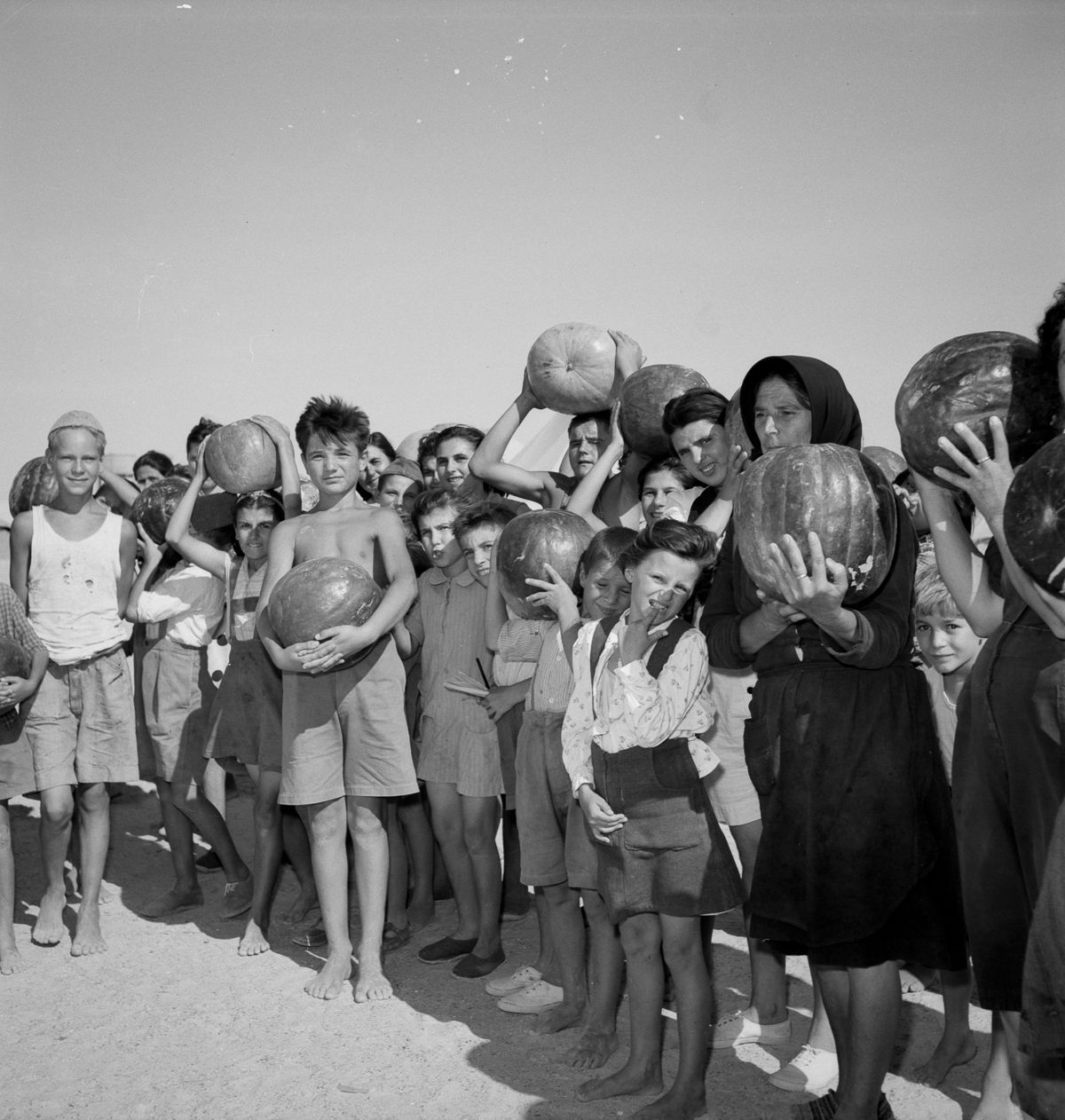 Фотографии европейских беженцев, спасавшихся во Вторую мировую войну на Ближнем Востоке от Суэца до Алеппо   29