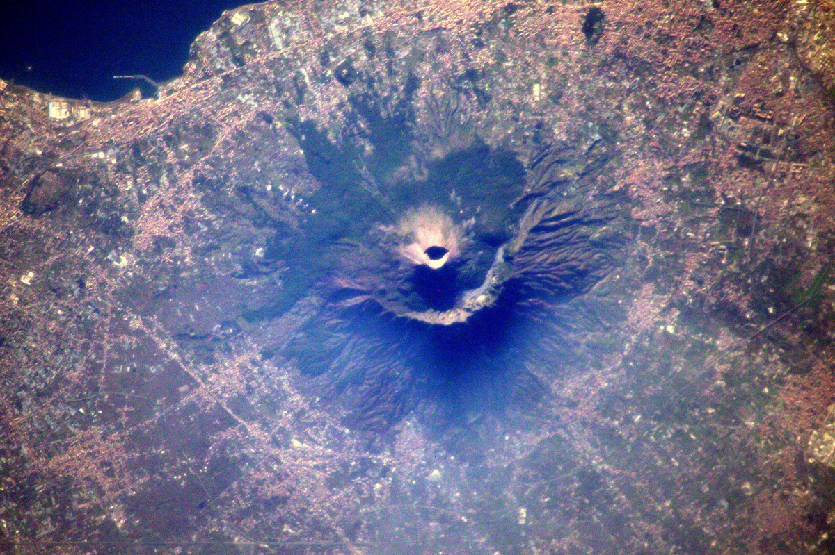 Фантастические фотографии из космоса. Астронавт Тома Песке 10