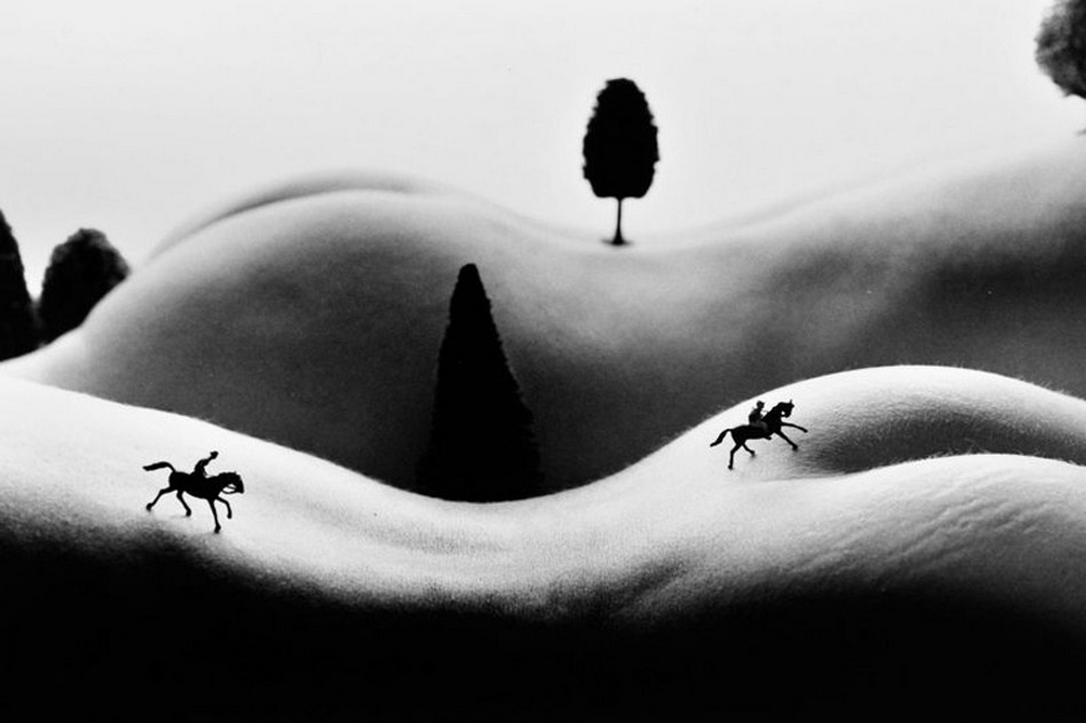Фотограф Аллан Тегер превращает обнажённые тела в дивные пейзажи 17